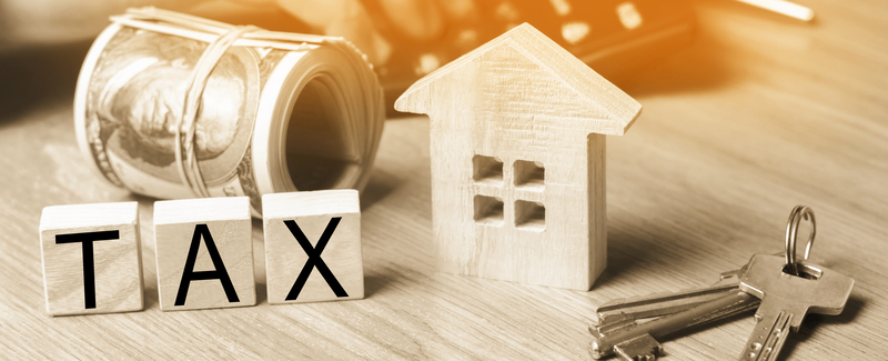 alt="Property tax symbols links to an article on the tax benefits of moving to Florida."